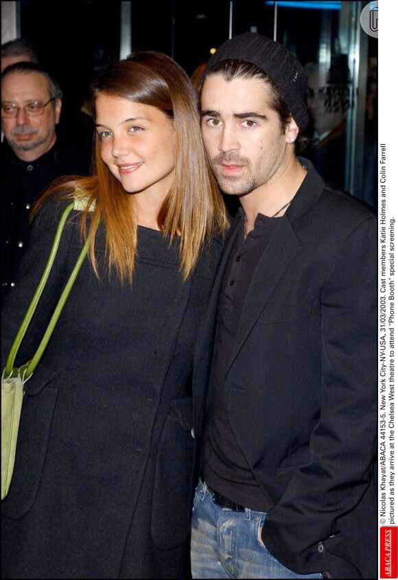 Katie Holmes posa com Colin Farrel, em 2003