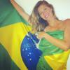 Gisele Bündchen postou foto enrolada na bandeira do Brasil no Instagram para comemorar o Dia da Independência do Brasil, neste sábado, 7 de setembro de 2013
