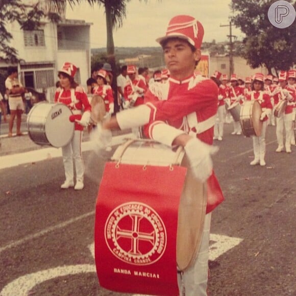 David Brasil postou foto antiga de desfile cívio no Instagram para comemorar o Dia da Independência do Brasil, neste sábado, 7 de setembro de 2013