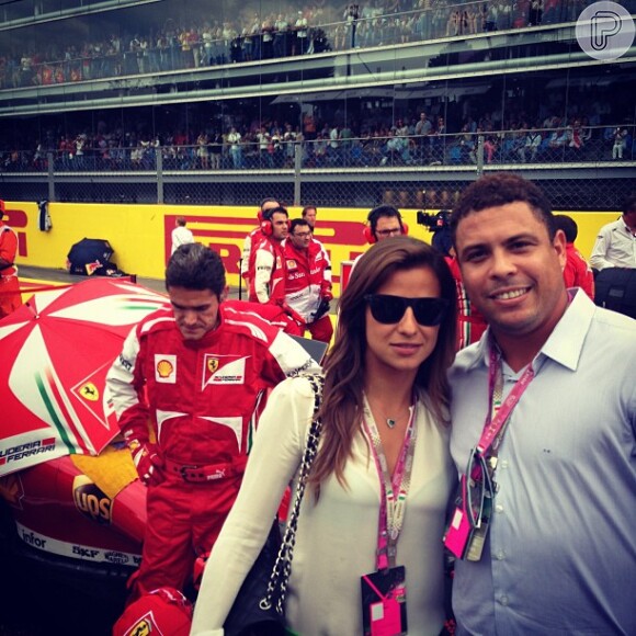 Ronaldo assiste ao Grande Prêmio de Fórmula 1 com Paula Morais em 8 de setembro de 2013