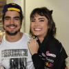 Caio Castro e Maria Casadevall sorriem e se abraçam em evento de beleza, em São Paulo, neste domingo (8)