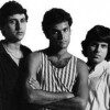 Cazuza foi líder da banda Barão Vermelho, da qual saiu em julho de 1985, durante os ensaios do quarto álbum da banda. Frejat, então, assumiu os vocais