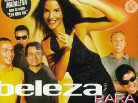 Ivete Sangalo integrava a Banda Eva até 1999, sendo substituída por Emanuelle Araújo. Foi em 1993 que o bloco de carnaval se tornou oficialmente uma banda quando Ivete assumiu os vocais