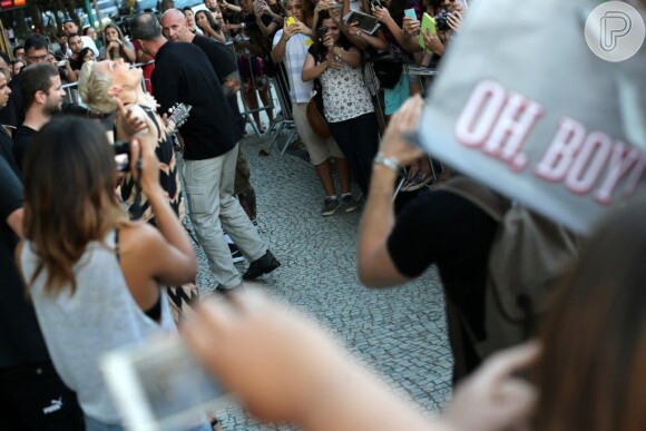 Jessie J se entregou para os fãs durante um show particular no final da tarde deste sábado, em 14 de setembro de 2013