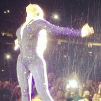 Beyoncé canta seus sucessos sob chuva para o público de Brasília