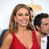 Sofia Vergara surgiu deslumbrante no tapete vermelho do Emmy Awards. A atriz suou joias no que custam mais de R$ 15 milhões