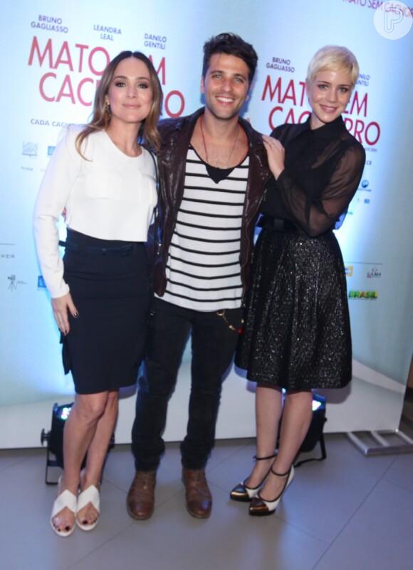 Gabriela Duarte, Bruno Gagliasso e Leandra Leal na pré-estreia do filme 'Mato Sem Cachorro', em São Paulo, na noite desta segunda-feira (23)