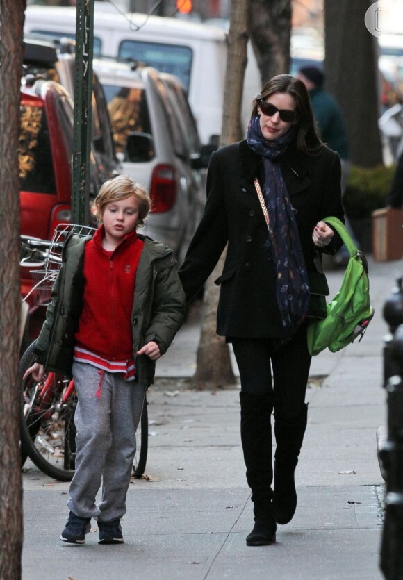 Liv Tyler foi flagrada voltando pra casa após pegar o filho, Milo, no colégio em Nova York, nesta quinta-feira, 20 de dezembro de 2012