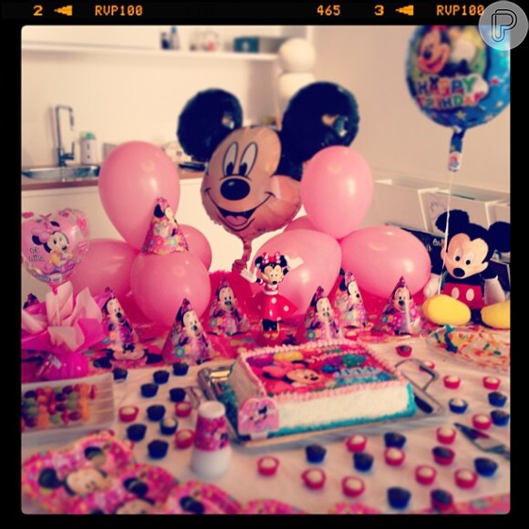 A cada mês de vida completo, Angélica fazia uma festa para Eva. Mickey e Minnie foram escolhidos para festa de 5 meses da menina