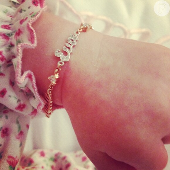 Através do Instagram, Angélica agradeceu pulseira dada por Preta Gil à filha