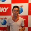 Di Ferrero foi flagrado aos beijos com uma funcionária de um stand do Rock in Rio e a moça foi despedida, segundo coluna em 28 de setembro de 2013