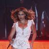 Beyoncé e seus bailarinos ensaiaram a coreografia do funk 'O Passinho do Volante' com o auxílio das imagens transmitidas via YouTube