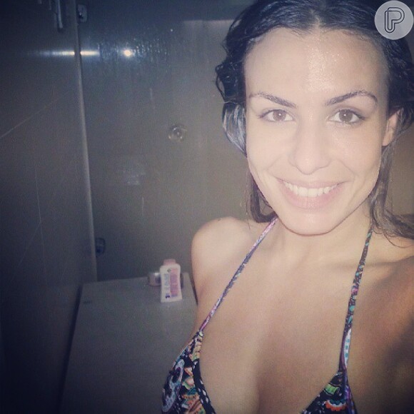 Bianca Andrada, ainda de cabelos longos, posta foto no Instagram. Morena está namorando Maurício Mattar há cerca de duas semanas