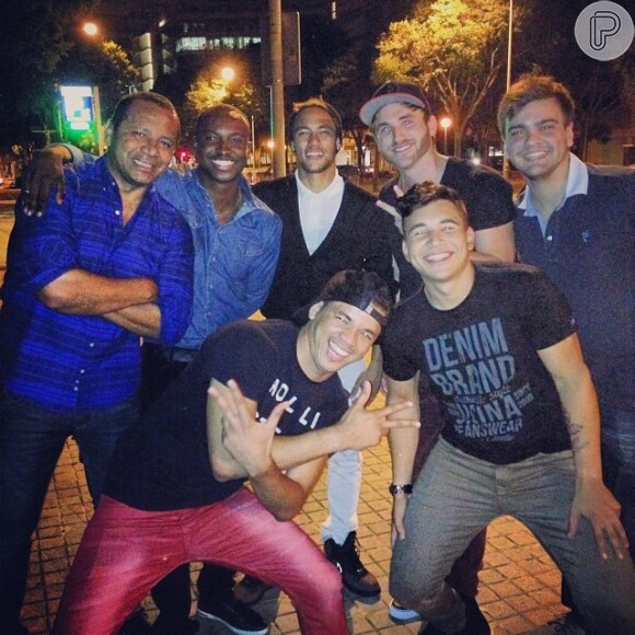 Neymar usou seu perfil no Instagram, nesta quinta-feira, 3 de outubro de 2013 para compartilhar momento de lazer com os amigos