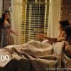 Perséfone (Fabiana Karla) se irrita e expulsa Patrícia (Maria Casadevall) e Michel (Caio Castro) se seu apartamento, em 'Amor à Vida'