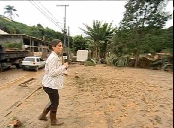 Renata Vasconcellos não apareceu somente na bancada do 'JN'. Em janeiro de 2011, a jornalista apresentou o programa de Teresópolis, exibindo a tragédia causada pelas chuvas na Região Serrana do Rio de Janeiro