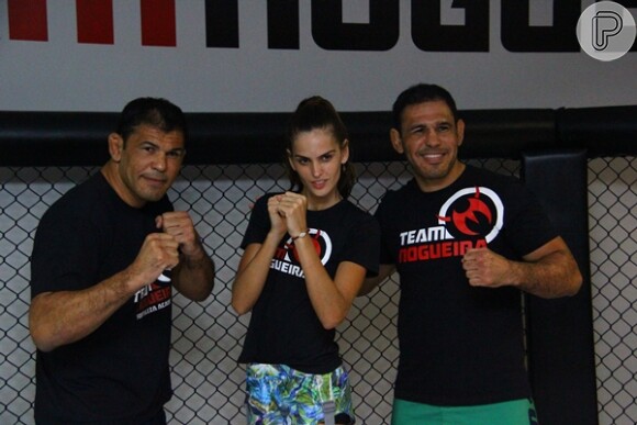 Izabel Goulart com Minotauro e Minotouro na inauguração da Team Nogueira Ribeirão Preto
