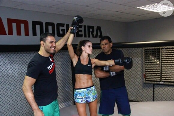 Muito feliz de lutar com os irmãos Nogueira, Izabel Goulart comemorou a aula em suas redes sociais. 'Incrível!'