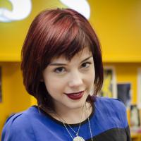Bia Arantes fala sobre cabelos vermelhos: 'Parece que esfaqueei um boi'