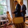 O roupão que príncipe George usou durante o encontro de seus pais com o presidente dos Estados Unidos, Barack Obama, está esgotado nas lojas