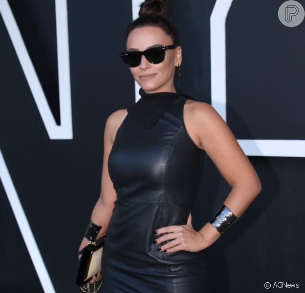 vestido preto chanel