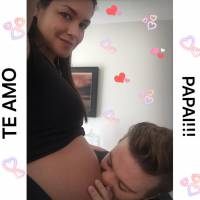 Michel Teló beija barriga de grávida de Thais Fersoza: 'Melinda cutuca o papai'