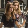 Eliza (Marina Ruy Barbosa) decide processar Carolina (Juliana Paes), na novela 'Totalmente Demais'