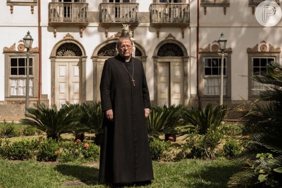 Em seu último papel na TV Globo, Carlos Vereza também viveu um religioso. Na primeira fase de 'Além do Tempo', ele interpretou o padre Luís