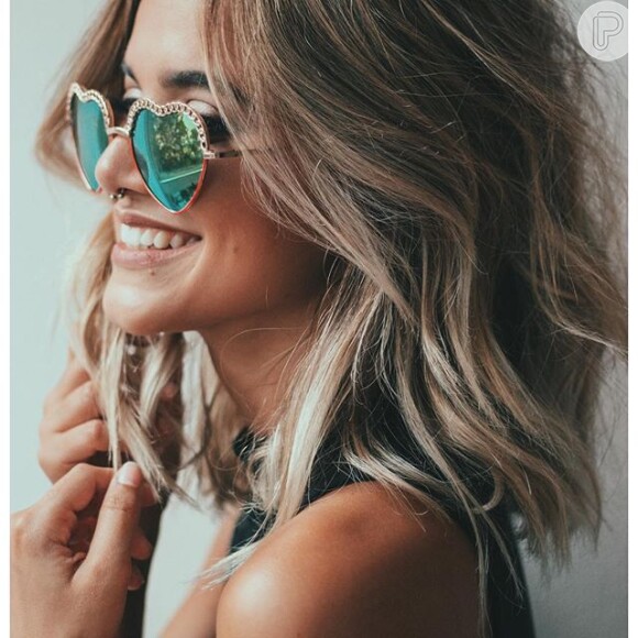 A ex-namorada de Chay Suede comemorou o sucesso da campanha lançada no Twitter após ficar irritada com o uso do Photoshop na capa da revista 'Vip'