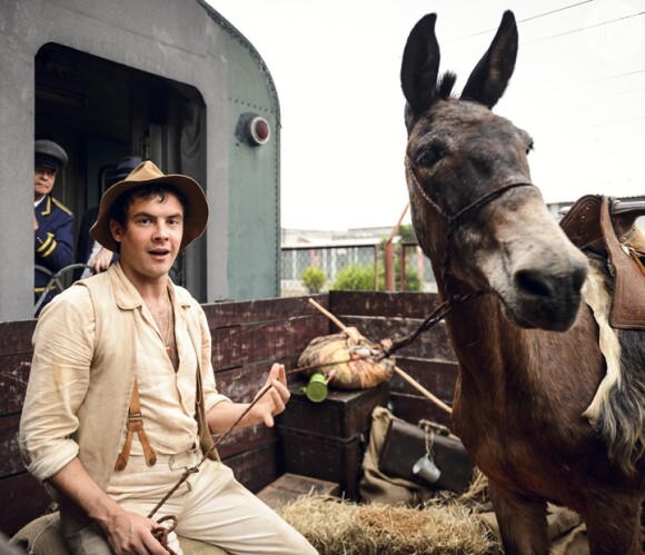 Policarpo, o burro de estimação de Candinho (Sergio Guizé), também é sequestrado, na novela 'Êta Mundo Bom!'