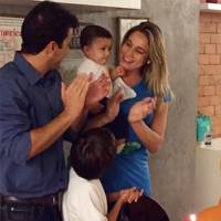 Fernanda Gentil e ex-marido, Matheus Braga, posam juntos com o filho: 'Orgulho'