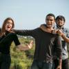 Marina Ruy Barbosa, Sergio Malheiros e Felipe Simas fazem poses divertidas em gravação da novela 'Totalmente Demais'