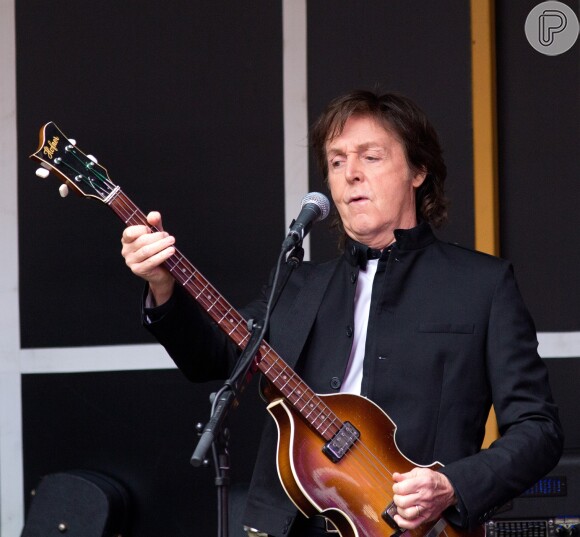 Paul McCartney e sua banda fizeram um minishow de 15 minutos na Times Square, em Nova York, nesta sexta-feira, 11 de outubro de 2013