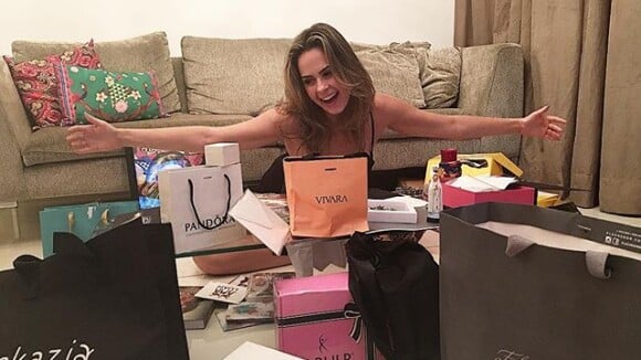 Ex-BBB Ana Paula não quer decepcionar fãs que dão presentes caros: 'Me assusta'