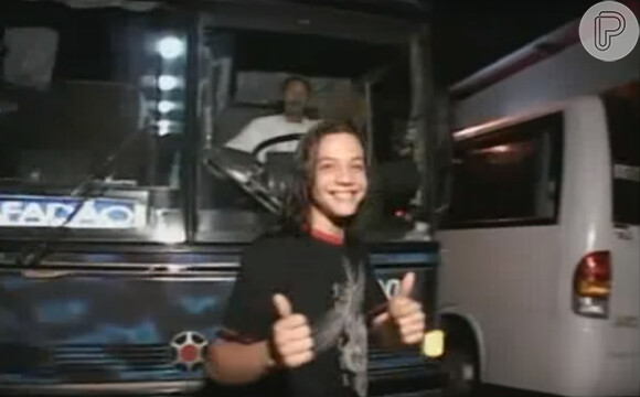 Mesmo no início da carreira, Wesley Safadão chegava aos locais dos shows em um ônibus que tinha sua foto e seu nome estampados