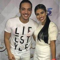 Ex-BBB Munik sobe ao palco de Wesley Safadão durante show no Rio: 'Vai, Safadão'