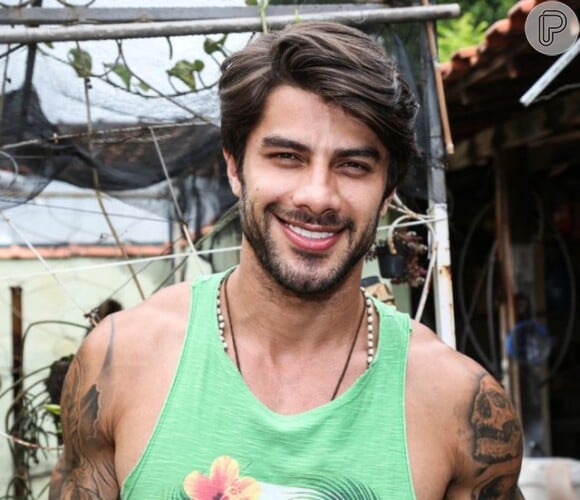 Renan Oliveira, ex-'BBB16', quer seguir carreira de cantor: 'Estou estudando', explicou o modelo em entrevista ao 'Gshow' nesta segunda-feira, dia 02 de maio de 2016
