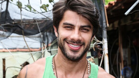 Ex-'BBB16' Renan planeja carreira musical: 'Pretendo estudar, sempre cantei'