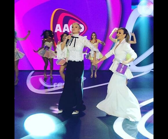 Xuxa e Eliana dançam juntas durante o Teleton: a participação da mãe de Sasha seria moeda de troca por uma entrevista