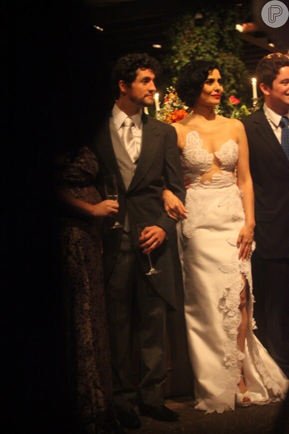 Letícia Sabatella se casou com o ator Fernando Alves Pinto em 16 de dezembro de 2013, com cerimônia íntima na Estação São Paulo