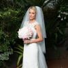 A atriz Katrina Bowden casou com um véu em camadas