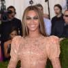 Beyoncé usou um vestido de látex Givenchy no MET Gala, em Nova York, nos Estados Unidos, nesta segunda-feira, 2 de maio de 2016