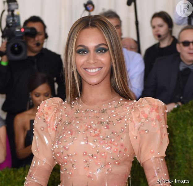 Beyoncé aposta em vestido de látex Givenchy e é ironizada: 'Camisinha ...