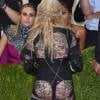 Madonna deixa bumbum à mostra em look Givenchy no baile de gala do MET, em 2 de maio de 2016
