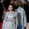 Kim Kardashian e Kanye West foram ao baile de gala do MET nesta segunda-feira, 2 de maio de 2016, em Nova York, nos EUA