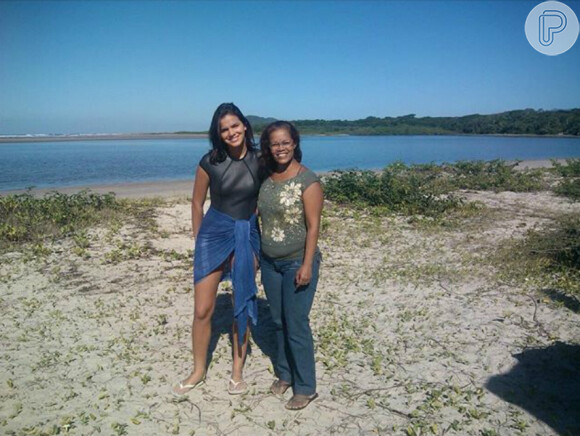 Bruna Marquezine vira 'fotógrafa' nos bastidores do longa 'Rio-Santos', filmado em diferentes cidades do litoral paulista