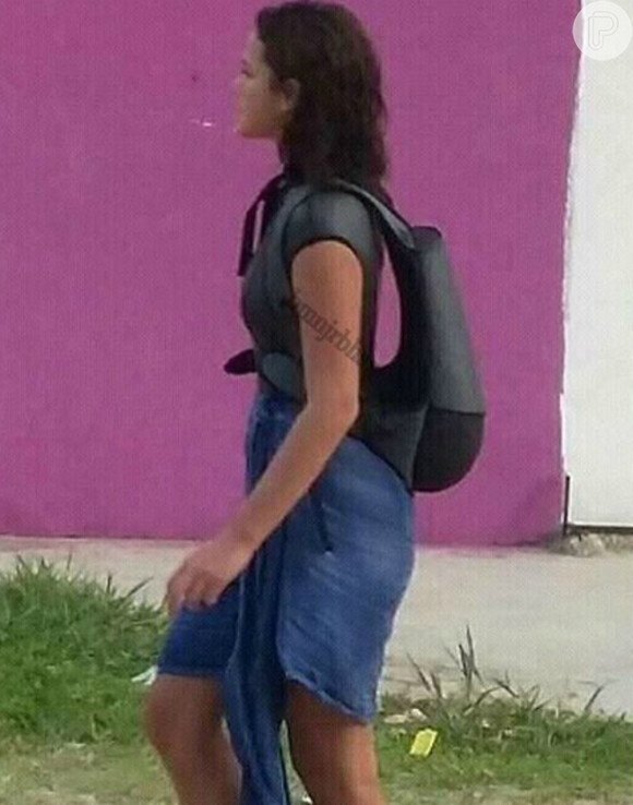 Bruna Marquezine vira 'fotógrafa' nos bastidores do longa 'Rio-Santos', filmado em diferentes cidades do litoral paulista