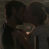 Eliza (Marina Ruy Barbosa) e Jonatas (Felipe Simas) se beijaram depois de limparem o Flor do Lácio