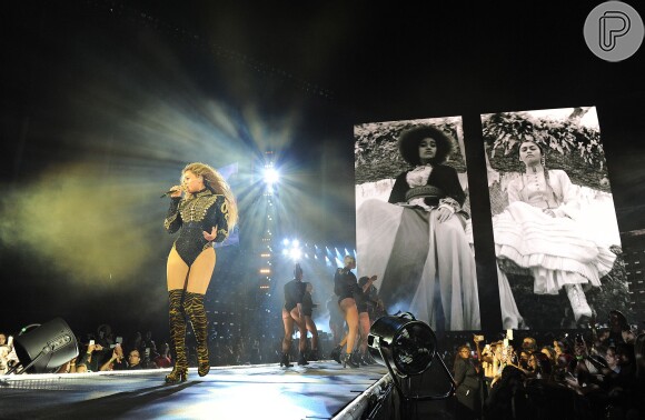 Apesar dos rumores de crise no casamento com Jay-Z, Beyoncé homenageou o marido na estreia da 'The Formation World Tour', em abril, e dedicou a música 'Halo' ao rapper e à filha do casal, Blue Ivy
