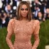 Beyoncé reforçou os rumores de crise no casamento ao comparecer sem o marido, Jay-Z, ao Met Gala na última segunda-feira, 2 de maio de 2016
